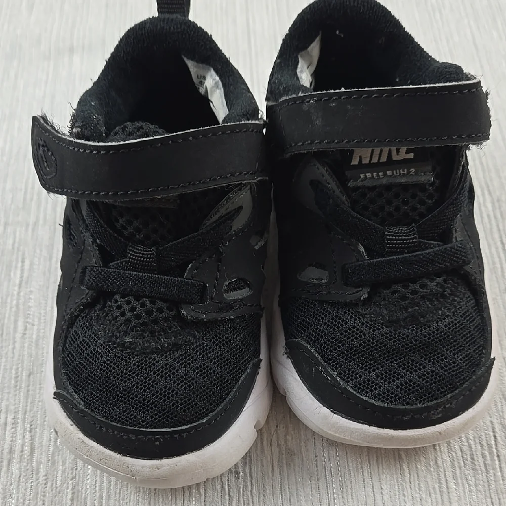 Nike Black and White Sneakers with Ankle Support‎